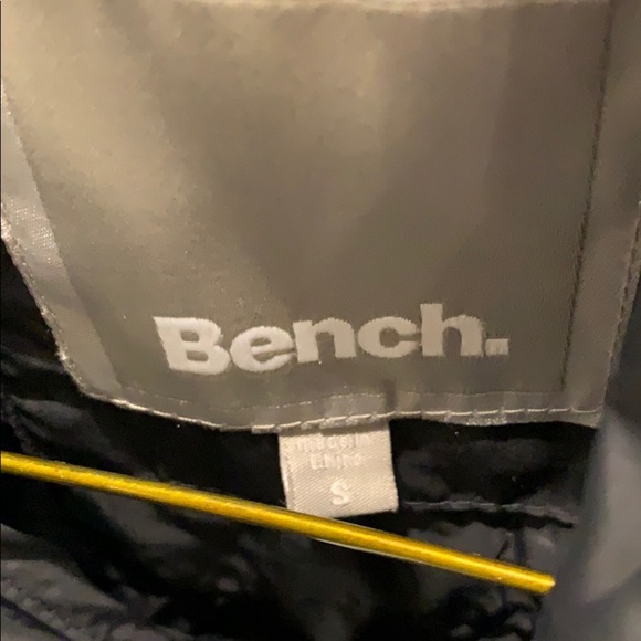 Bench Pretender windbreaker - size small - Picture 3 of 9
